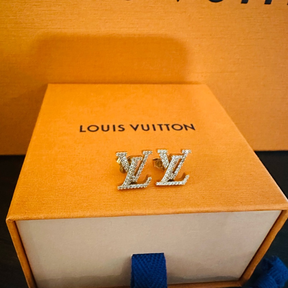 ❌SOLD TO FASHIONFILE❌Like new! Louis Vuitton earring fashion Jewelry yellow gold